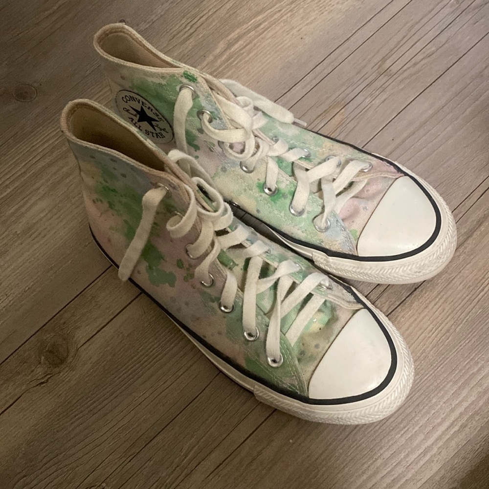 Converse high tops size 7:)!